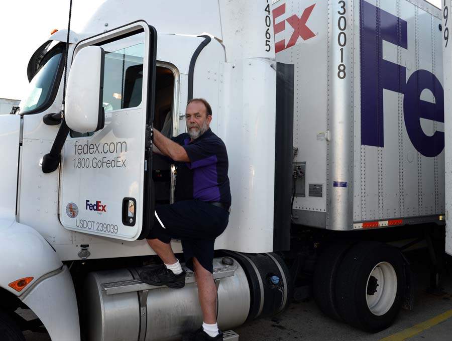 Salaries And Pay For FedEx Drivers